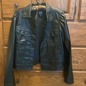 Black fake leather jacket with bloused sleeves size M. Gap